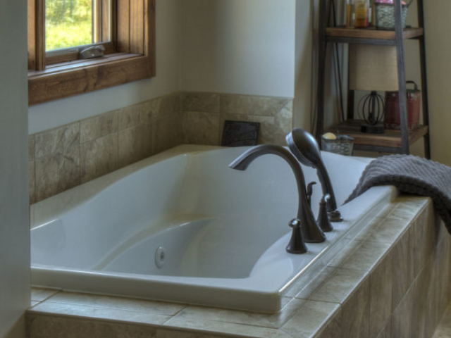 Ironton - Bathtub